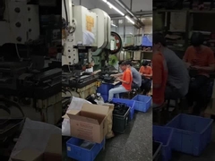 Metallo che timbra i prodotti delle parti